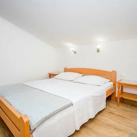 Hilde Red-9 By Interhome Medulin