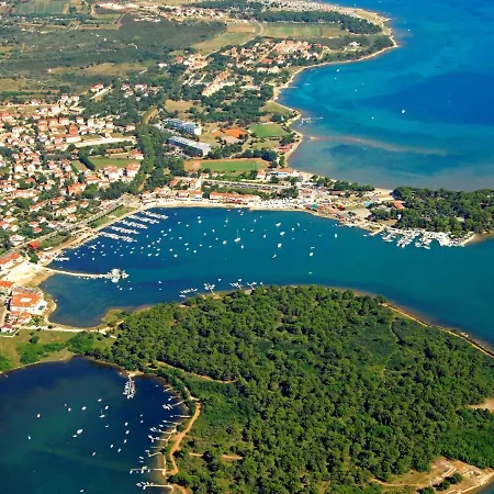 Hilde Red-9 By Interhome