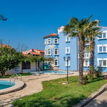 Hilde Red-9 By Interhome *