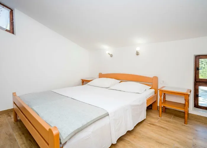 Hilde Red-9 By Interhome Medulin